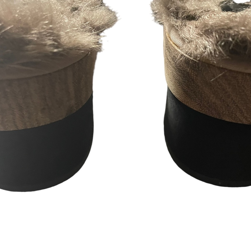 Handcrafted Clogs - Picture 8 of 9